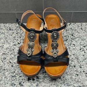 Refresh Wedge Sandals Size 9 but Fits like an 8